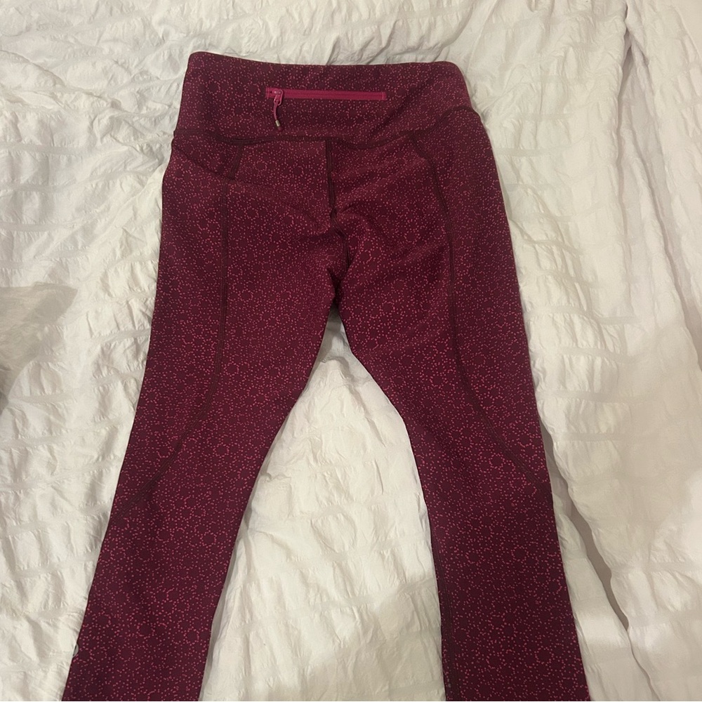 Women’s rare Lululemon burgundy designed leggings size 2